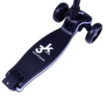 Τρίτροχο Πατίνι (Scooter) Αναδιπλούμενο με Φωτιζόμενη Βάση και Ροδάκια Μαύρο Αθλοπαιδιά 002.61214/BL